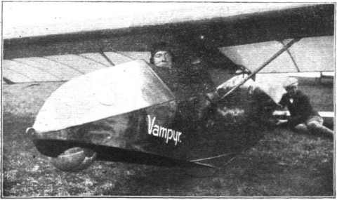 Duitsland: intussen zweeft Heinrich Hentzen met de "Vampyr" dank zij de techniek van het hellingvliegen al langer dan 3 uur boven de Wasserkuppe en boekt al een hoogtewinst van ruim 350 m.