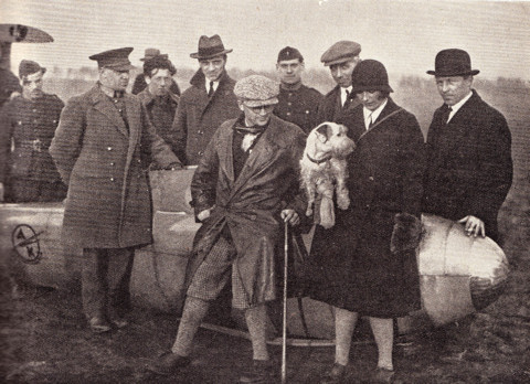 Van links naar rechts: kapitein Maurice Damblon; Jacques Ledure; Wolf Hirth; Max Vilain XIIII; Suzanne Lippens en majoor Albert Massaux (23.01.1930, op de Kesselberg te Leuven)