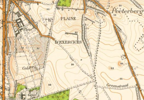 Het nieuw militair oefenterrein in Heverlee, initieel zonder kazerne (stafkaart 1937). Helemaal links van noord naar zuid: de Naamsesteenweg. Het grote complex links boven is het Heilig Hart Instituut. Links onderaan het klooster van de zusters van De Jacht. Rechts de Geldenaaksebaan.