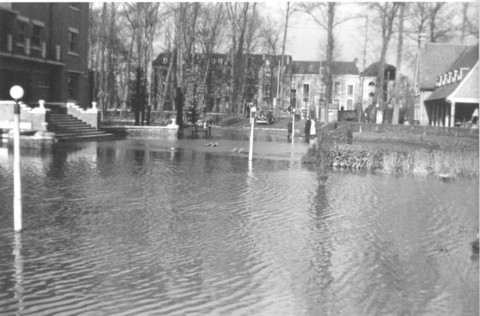 In het begin van maart 1947 scheelde het maar een haartje of het materiaal van de Dijlezwaluw ging verloren toen de Dijle buiten haar oevers trad. De inderhaast opgetrommelde leden konden de SG-38 net op tijd in veiligheid brengen in de tegenovergelegen kantine, nu "De Spuye" genaamd.