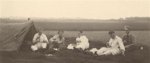 Sinksen weekend in mei: Sempels had dat weekend een tent bij om te blijven slapen. (26.05.1947)