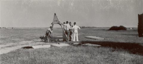 Einde van het kamp. Afbouw van de zwever. (17.08.1947)