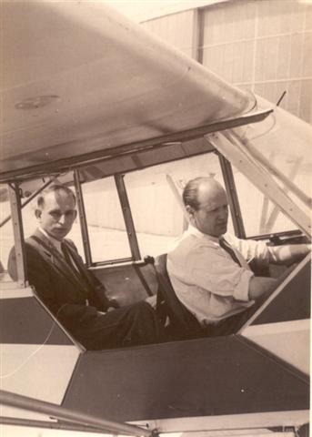 Frans Vranckx en Marcel Sempels op Piper Cub in Grimbergen