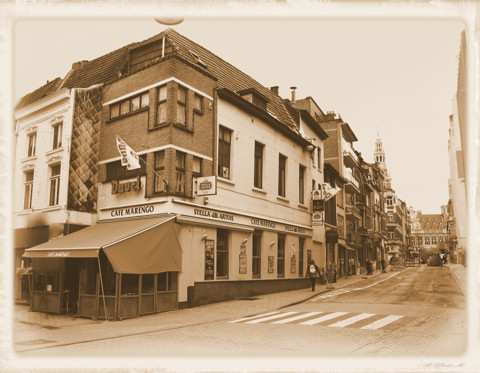 Café Marengo op de hoek van de Diestsestraat en de Vital Decosterstraat (foto: 2010)