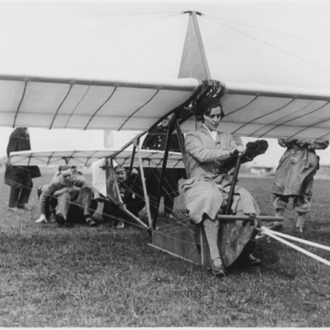 Inhuldiging van de Sabca Junior van VOLCEP door Suzanne Lippens (25.04.1931, vliegveld Evere)